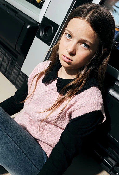 Pink knit girl´s waistcoat