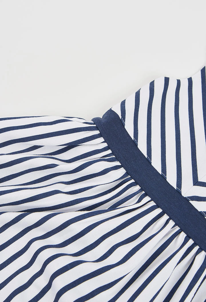Vestit de ratlles blanc i blau marí