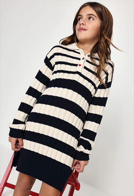 Vestito in maglia grezzo a righe con cuore ricamato