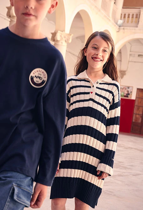 Vestido punto crudo a rayas con corazón bordado