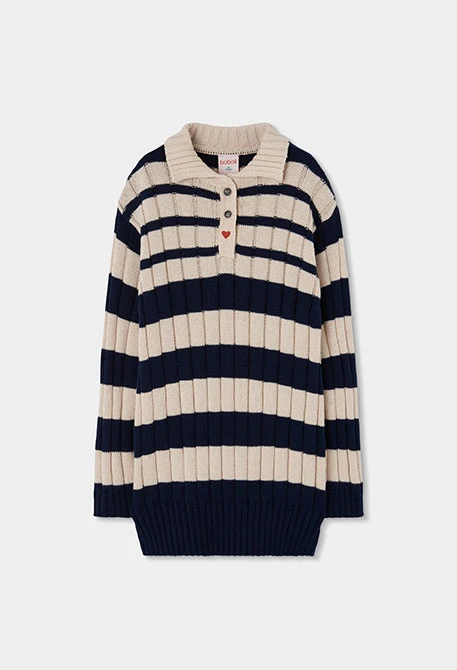 Robe en maille écrue à rayures avec cœur brodé