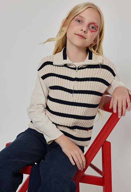 Girl\'s ecru striped embroidered heart gilet