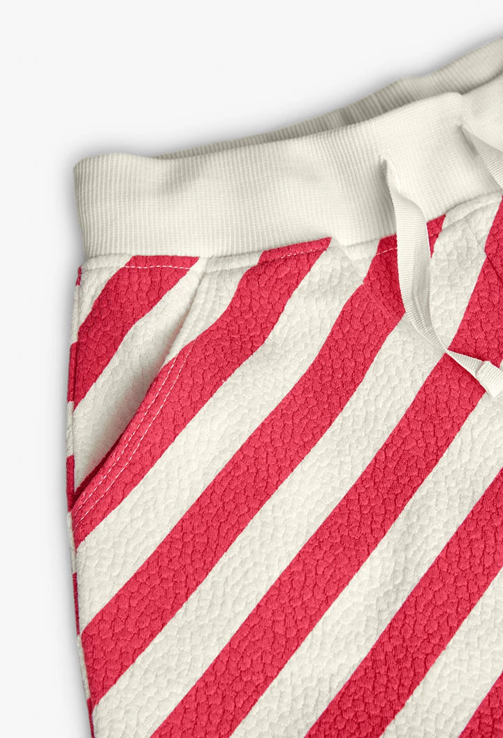 Knitted textured shorts for girls in red and white