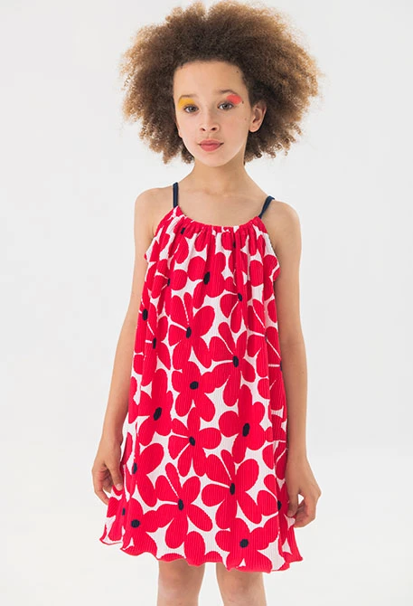 Abito in maglia per bambina con motivo floreale in rosso e bianco.