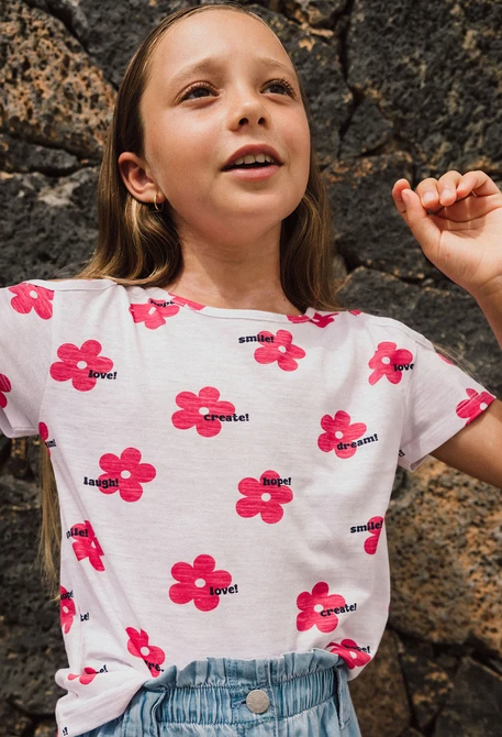 Camiseta de punto para niña en color blanco con estampado de flores
