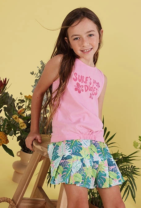 Knit skirt with leaf pattern