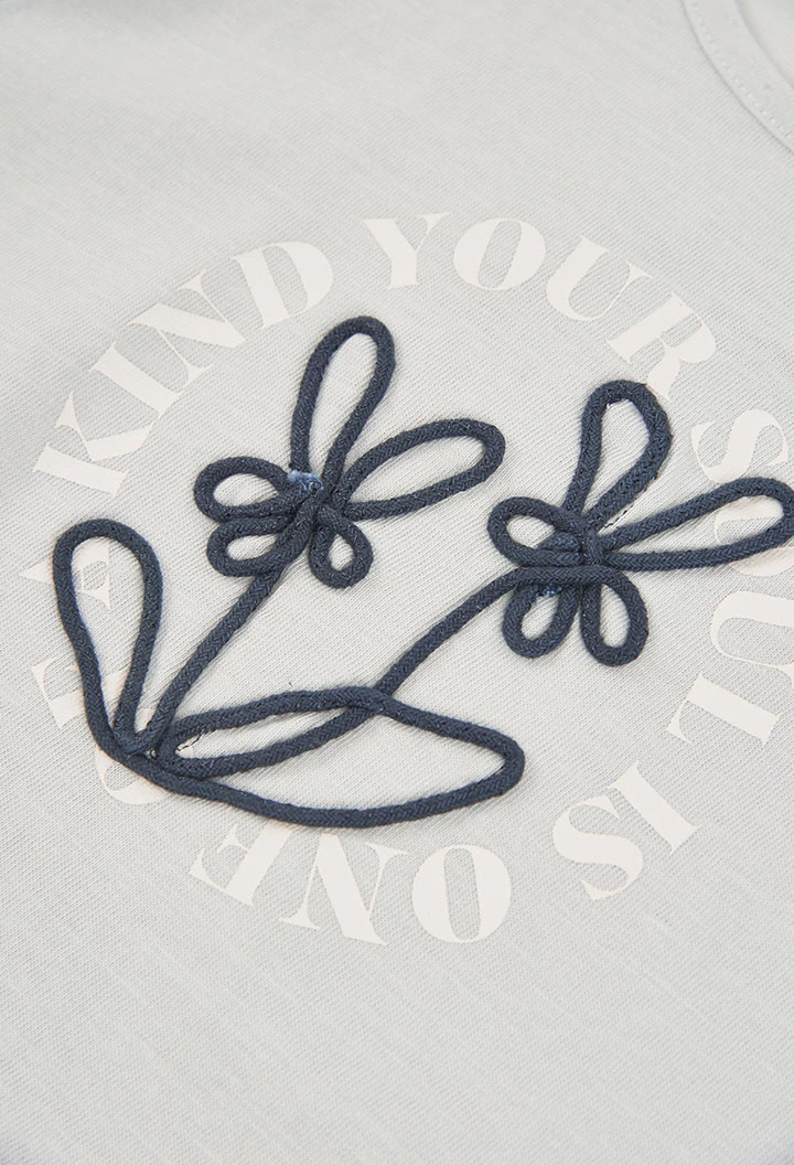 Camiseta punto niña gris con flores bordadas
