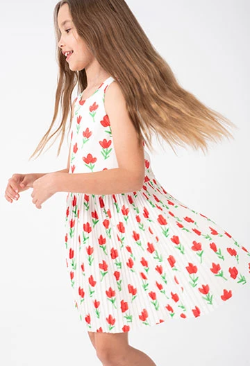 Vestido de punto plisado con estampado de flores de niña