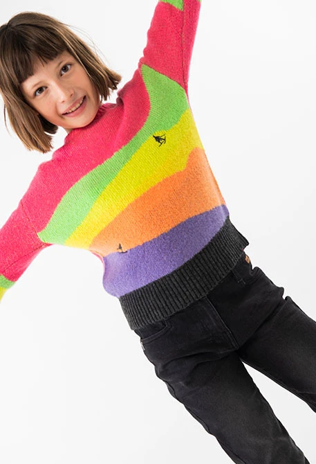 Knitted jumper for girls with colourful print