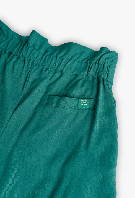 Bermuda de viscosa para niña en color verde