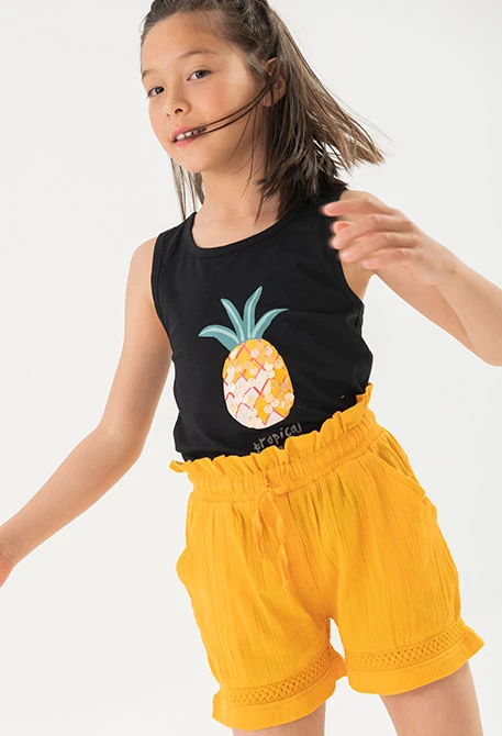 Bermuda de bambula para niña en color amarillo