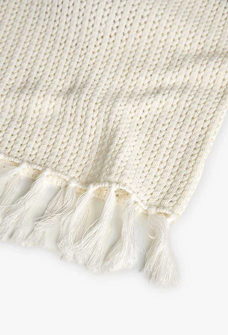 Jersey de tricotosa para niña en color blanco