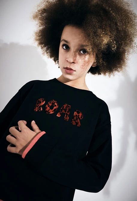 Girl´s black fleece sweatshirt