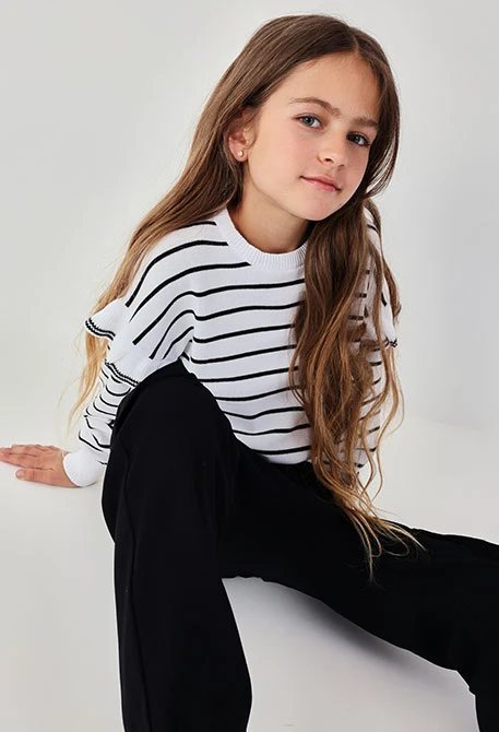 Maglione tricotosa elenco di bambina