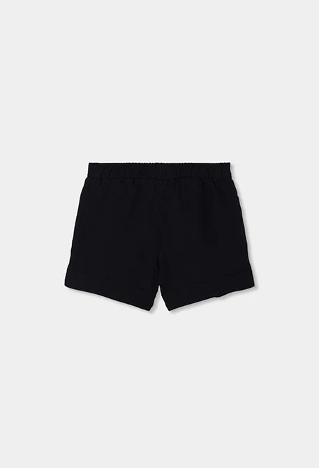 Short color negro