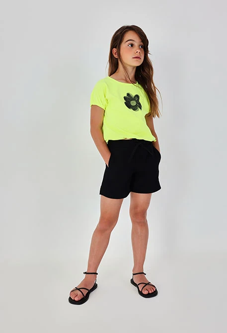 Short color negro