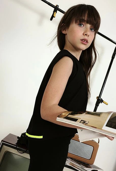 Girl?s black cotton T-shirt