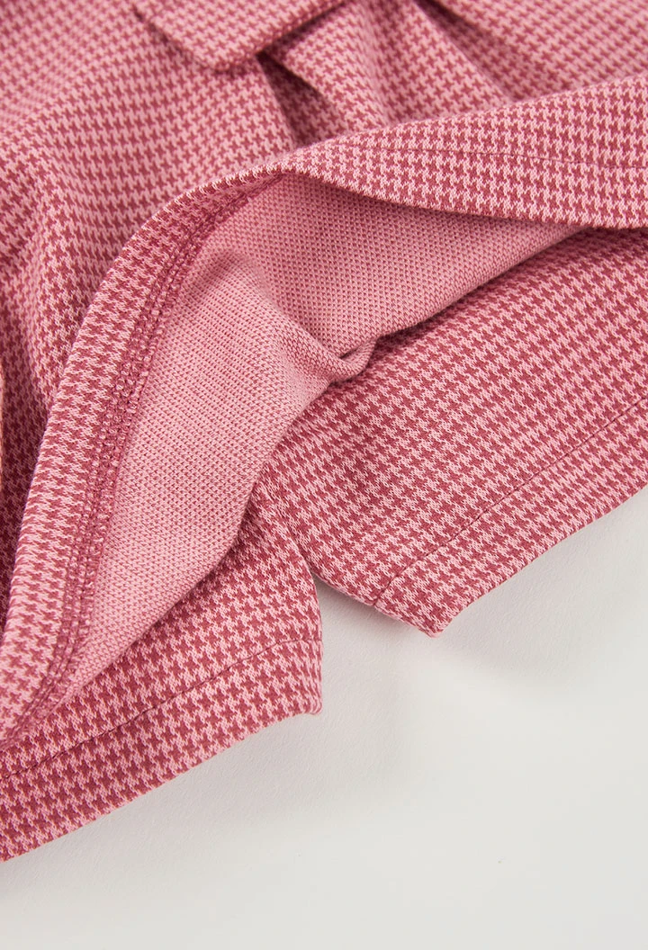 Kurzer Rock-Short aus rosa Hahnentritt-Strick
