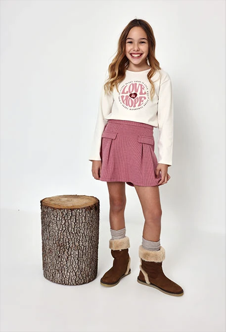 Kurzer Rock-Short aus rosa Hahnentritt-Strick