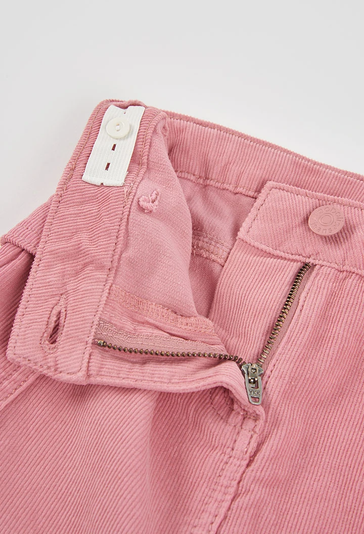 Rosa Mikrocord-Rock mit Cargotaschen