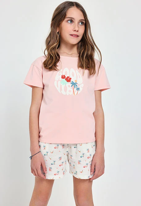 Short batista para niña con estampado  tropicales en color claro