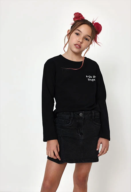 Camiseta punto niña negra con mensaje