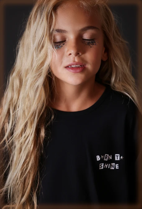 Maglietta in maglia bambina nera con messaggio