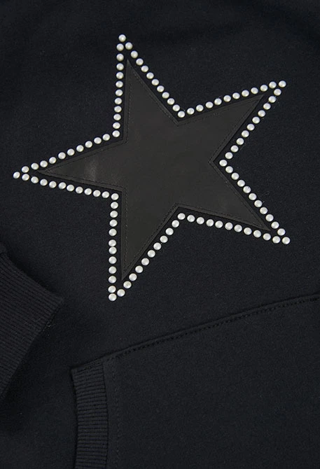 Vestido felpa negro con estrella y capucha