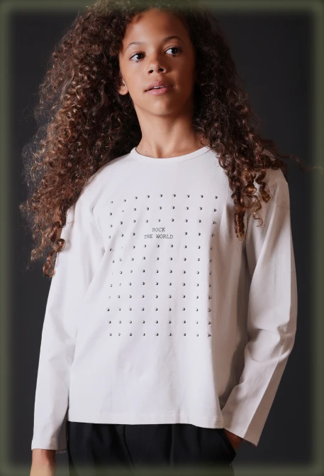 Weißes Mädchen-Strick-T-Shirt mit Nieten
