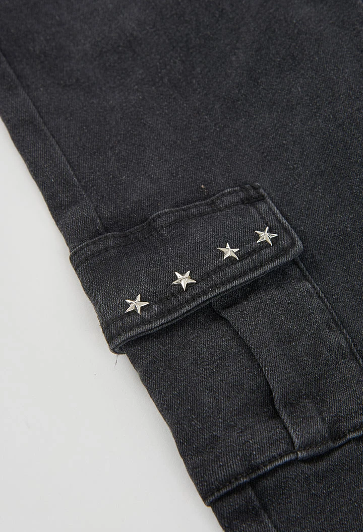 Pantalón denim cargo niña negro con estrellas