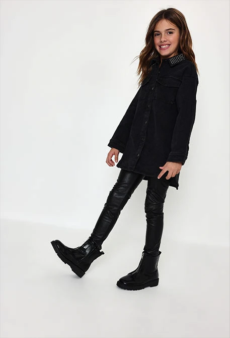 Vestido denim negro con cuello de lentejuelas