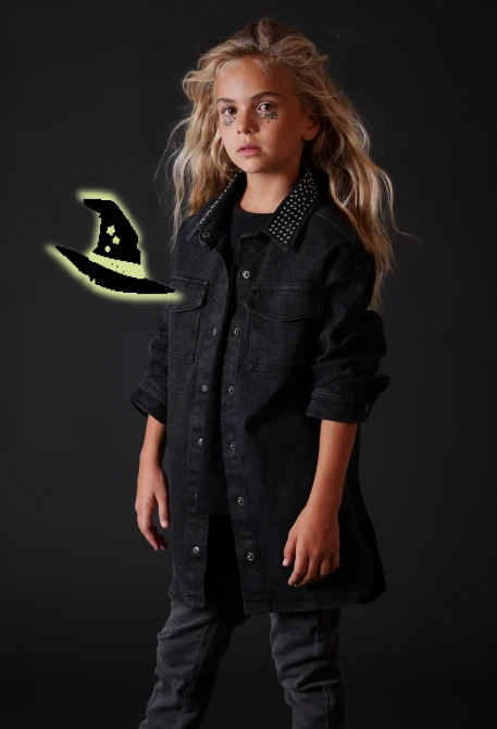 Schwarzes Denim-Kleid mit Paillettenausschnitt