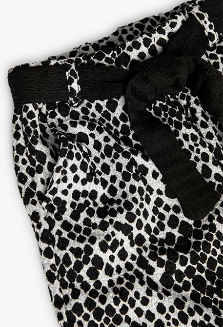 Pantalón de punto para niña con estampado en color negro y blanco