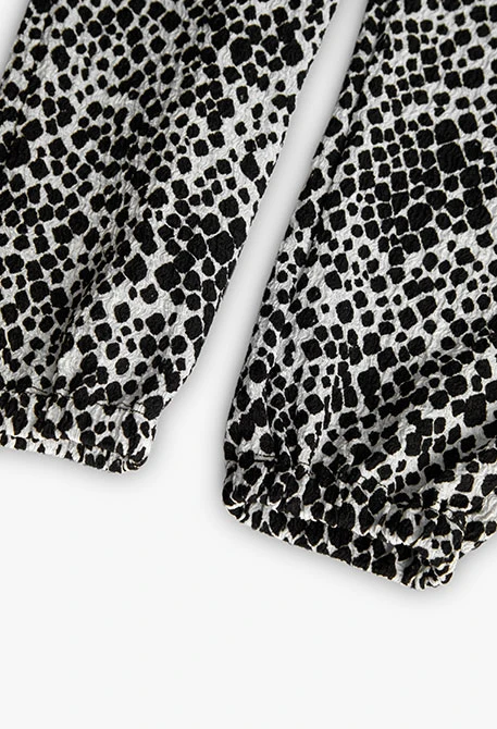 Calças de malha para menina com estampado em preto e branco