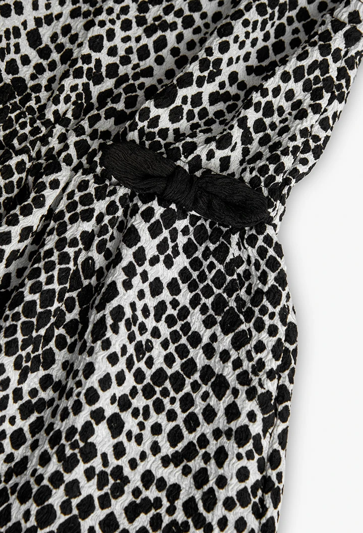 Robe en maille pour fille avec imprimé en blanc et noir.