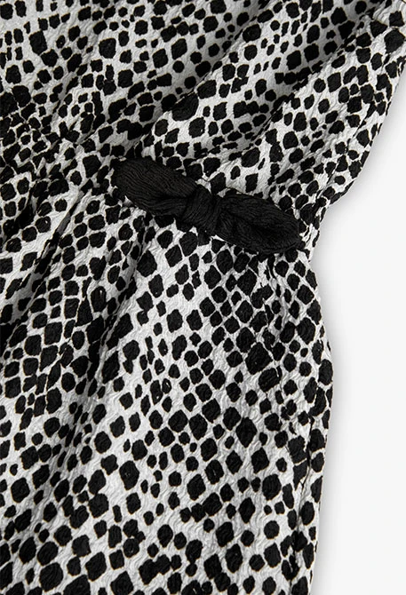 Robe en maille pour fille avec imprimé en blanc et noir.