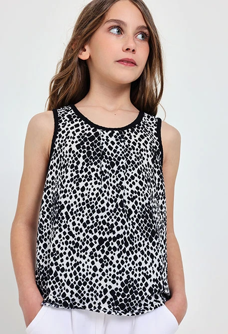 Top in crêpe per bambina con stampa in nero e bianco.