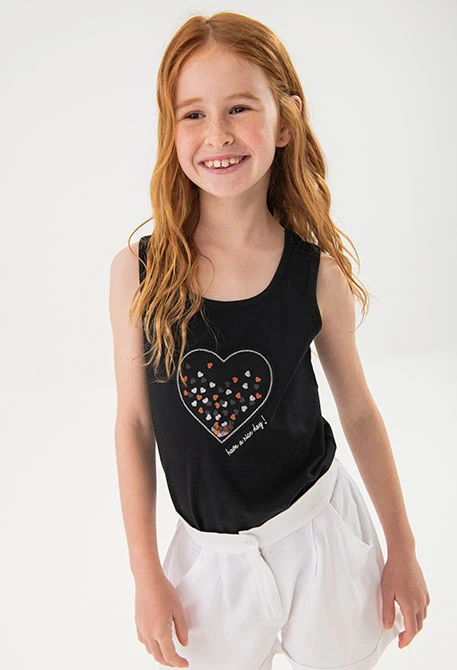 Camisola de malha para menina em preto com design de coração