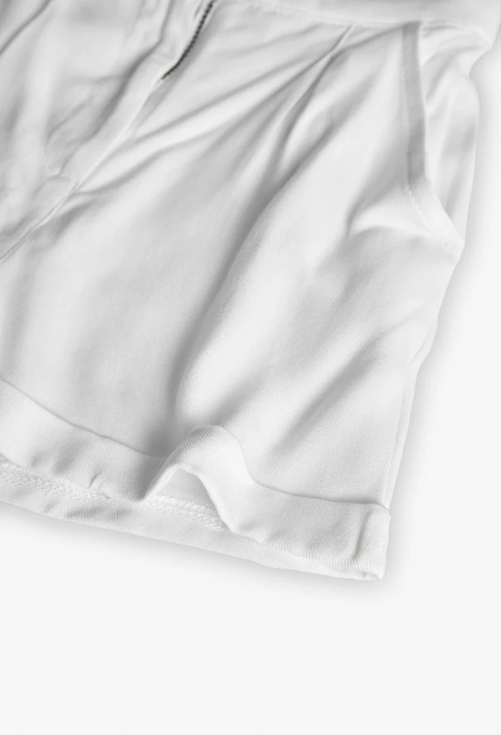 Bermuda en viscose pour fille de couleur blanche.