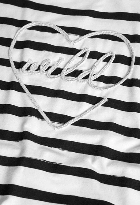 Vestido de malha para menina com design às riscas em branco e preto