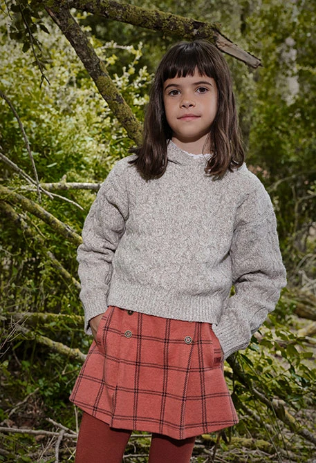 Girl´s white knit jumper