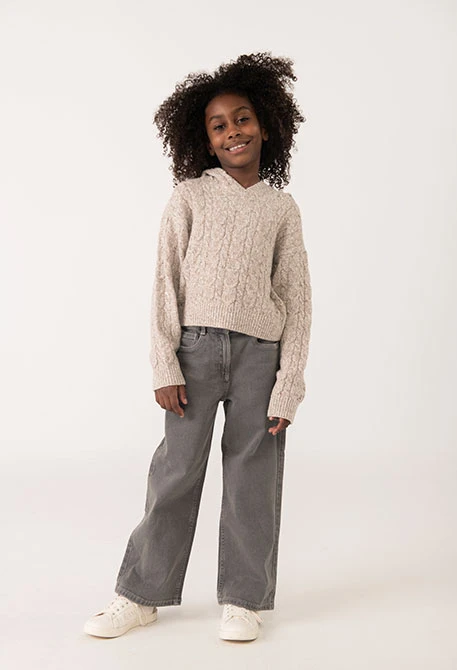 Pull fille en tricot blanc