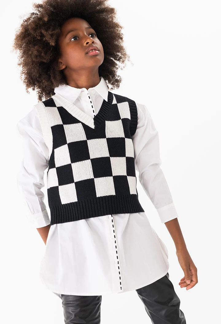 Knitted vest for girls with black and white check pattern