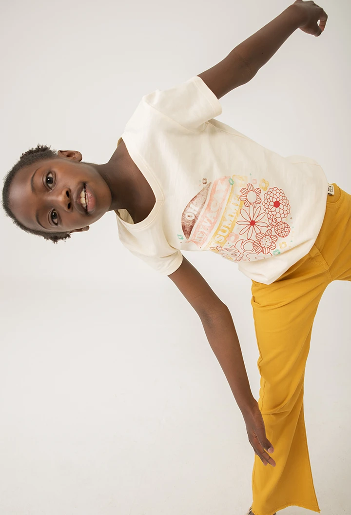 Camiseta malha pescoço em v para menina