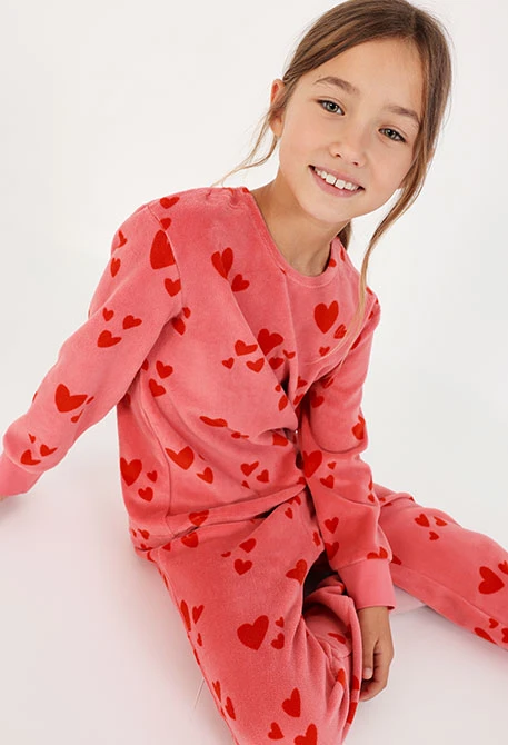 Pigiama in pile da bambina rosa stampato cuori rossi