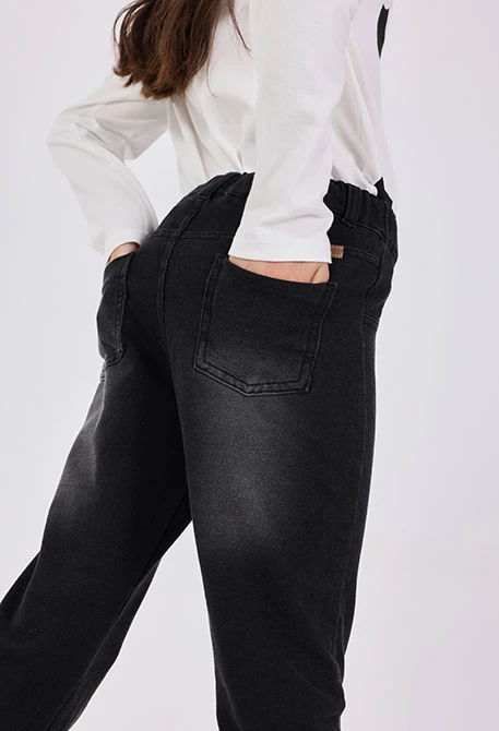 Pantalón de felpa elástica tejanera de niña negro