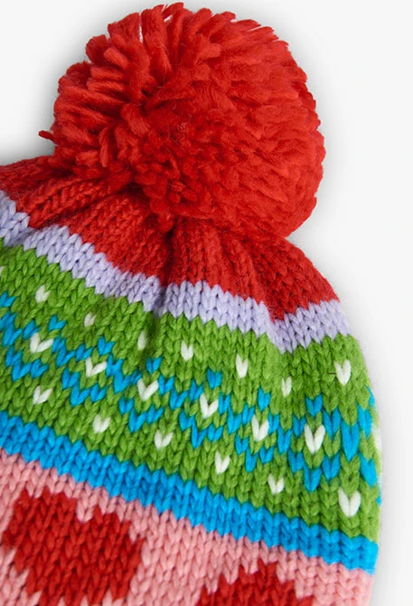 Bonnet en tricot pour fille en rouge avec des cœurs