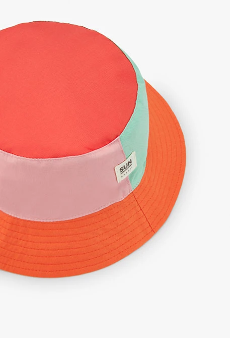 Twill cap in salmon colour