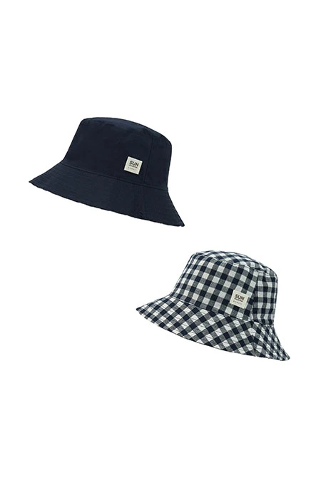 Bonnet réversible à carreaux