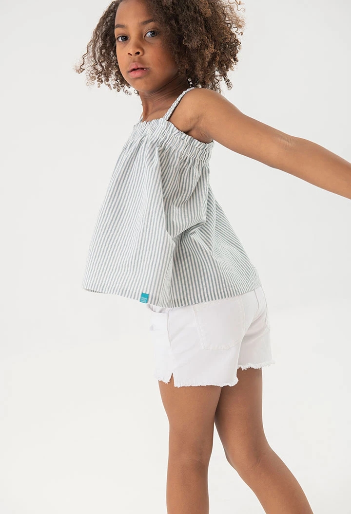 Short in tessuto di cotone elasticizzato per bambina di colore bianco.
